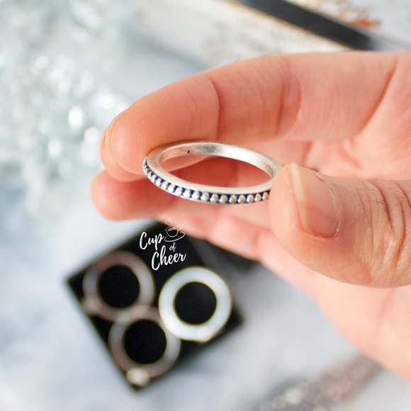 ✨2/$30 ❄️Avon Chic Stackable Ring Set + free gift! - Picture 4 of 9